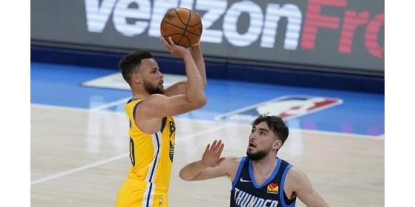 Curry skød 11 af 16